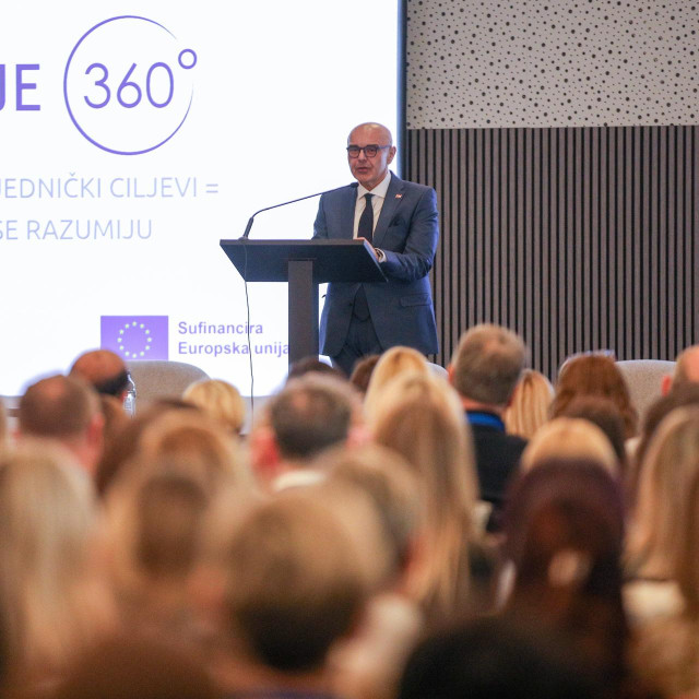 Ministar rada, mirovinskoga sustava, obitelji i socijalne skrbi Alen Ružić