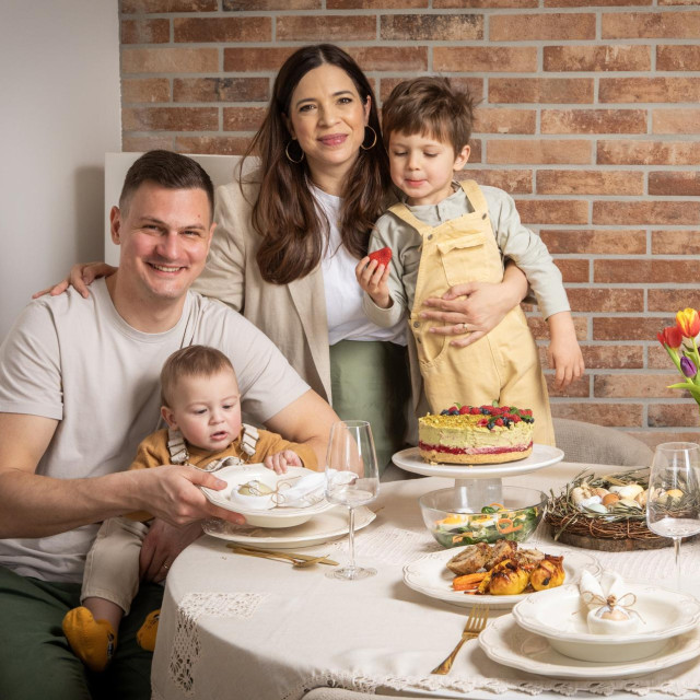 „Šimun je sramežljiv, dobar kao kruh, poslušan, nježan, pun mašte i kreativac. Pavle je otvoren, glasan, živahan, više sportski tip i pomalo siledžija... Nadam se da će se se Šimun uz Pavla otvoriti, a Pavle uz Šimuna naučiti empatiji i nježnosti”, govori brižni otac