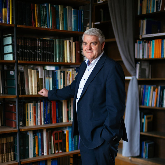 ”Najiskrenije, kao mla­­dić rođen na dru­­gom kraju svijeta nisam mogao ni zamisliti da ću jednog dana živjeti u Hrvatskoj, a kamoli voditi najveći nacionalni institut u području prirodnih znanosti u vašoj zemlji”, govori rođeni Australac