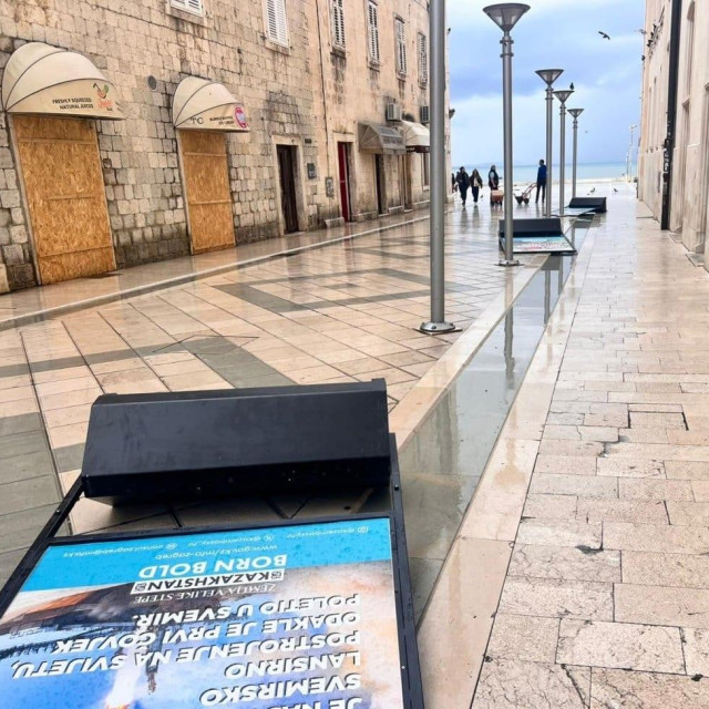 Položeni panoi o Kazahstanu u Marmontovoj ulici u Splitu
