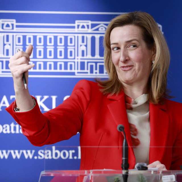 Mirela Ahmetović
 