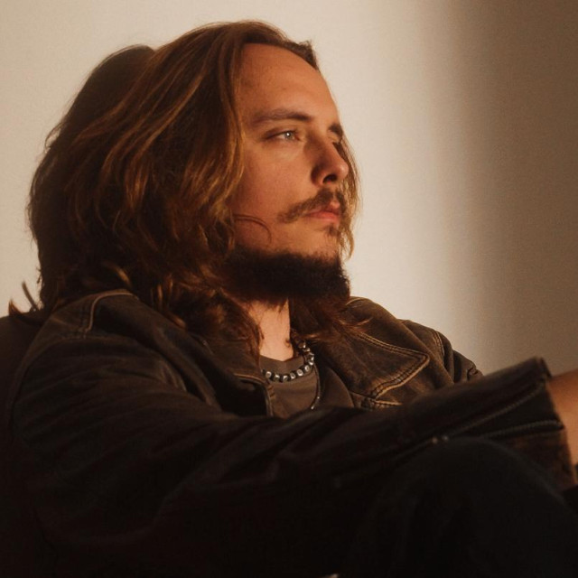 “Uzmi i drugi dio mene” pjesma je koja mi se dogodila u idealnom trenutku. Nisam je zapravo imao u planu ni objaviti, ni ići s njom na Zagrebački festival, ali kad sam je prvi put čuo, znao sam da je moram snimiti”, govori Marko