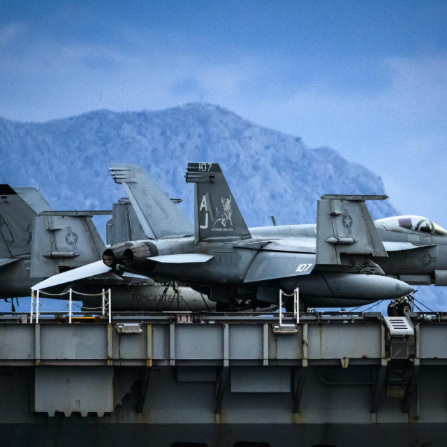 Borbeni zrakoplovi F/A- 18 Superhornet u Splitu
 