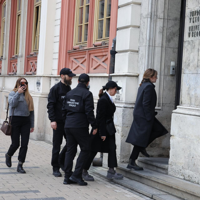 Policija je ušla u Rektorat beogradskog sveučilišta