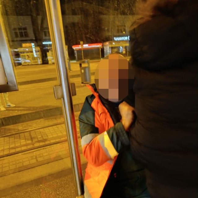 Muškarac je u alkoholiziranom stanju napao maloljetnike i dvije žene