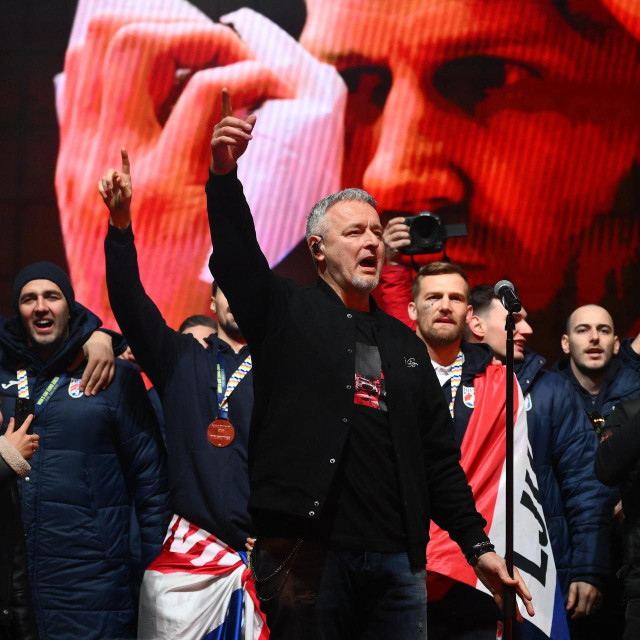 Marko Perković Thompson s rukometašima na Trgu bana Jelačića