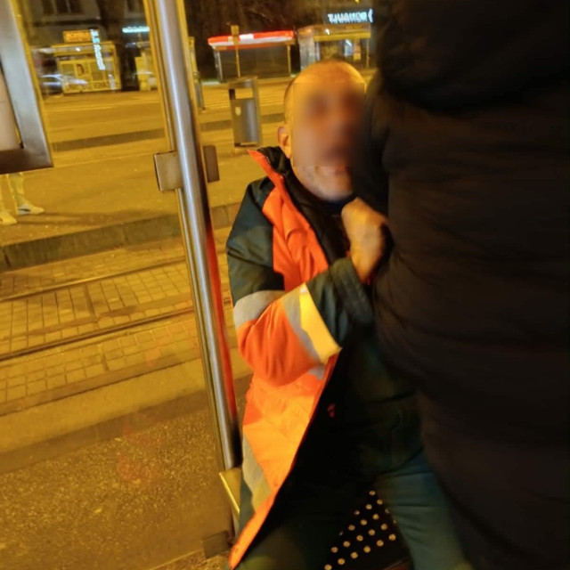 Muškarac je u alkoholiziranom stanju napao maloljetnike i dvije žene