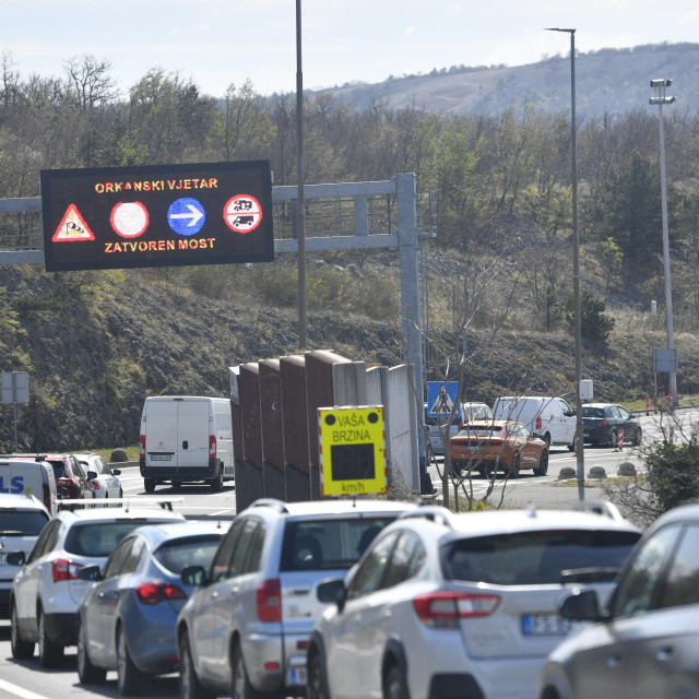 Krčki most zatvoren za sav promet zbog olujnog vjetra