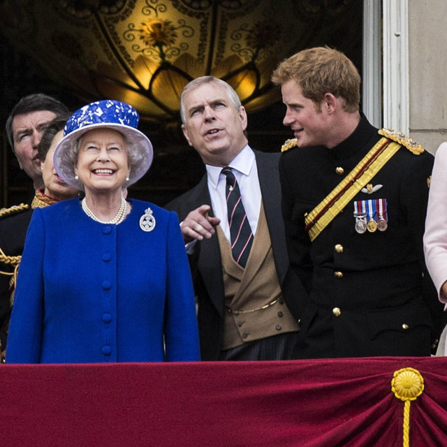 Kraljica Elizabeta II. i princ Harry