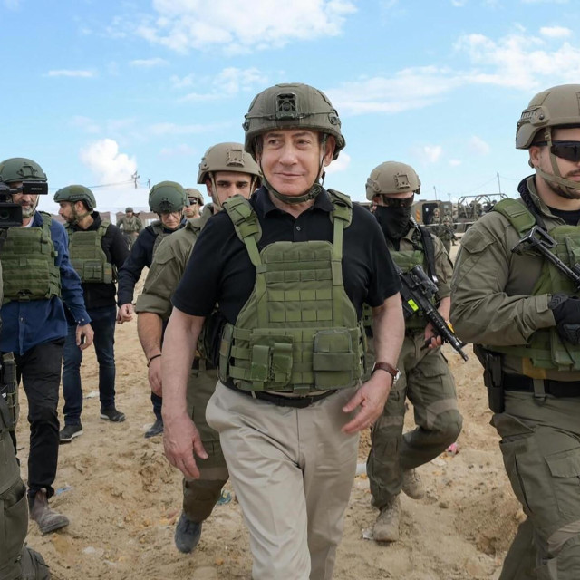 Benjamin Netanyahu s izraelskim vojnicima