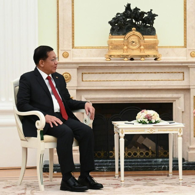 Min Aung Hlaing u društvu Vladimira Putina 2025. godine