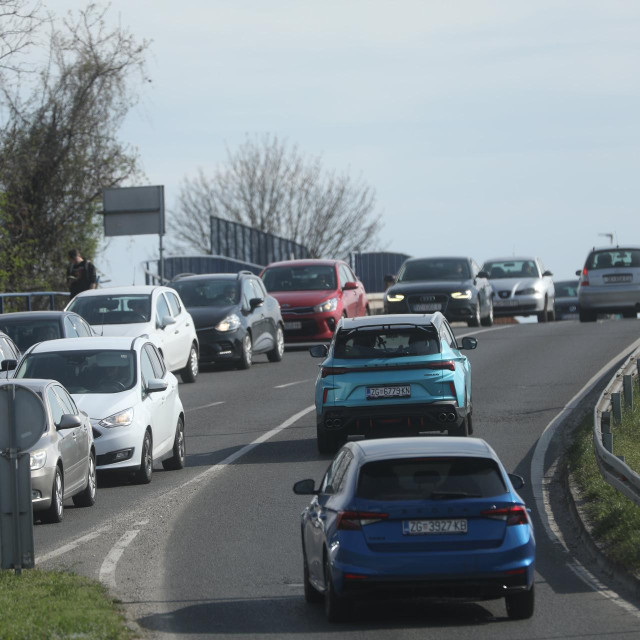 Promet na nadvožnjaku