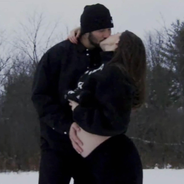 Hailee Steinfeld i Josh Allen