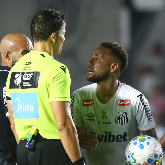 Neymar i sudac Savio Pereira Sampaio