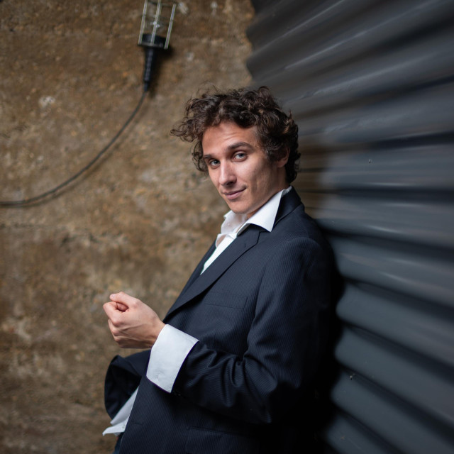 Gloria IN.
Zagreb, 260226.
Ilica 50, Swanky.
Glumac Lav Novosel.