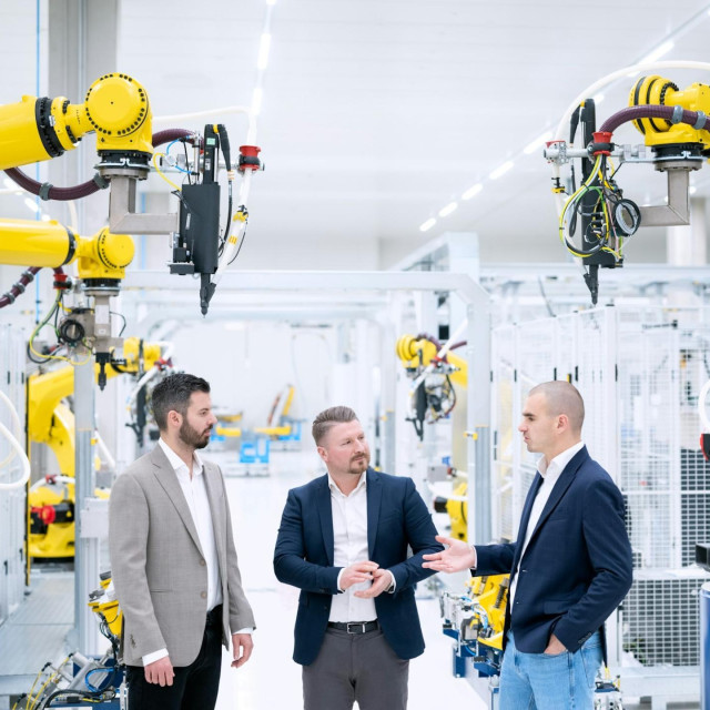 Mate Rimac, CEO Rimac Technologyja Nurdin Pitarević i COO Marko Brkljačić u Rimac kampusu