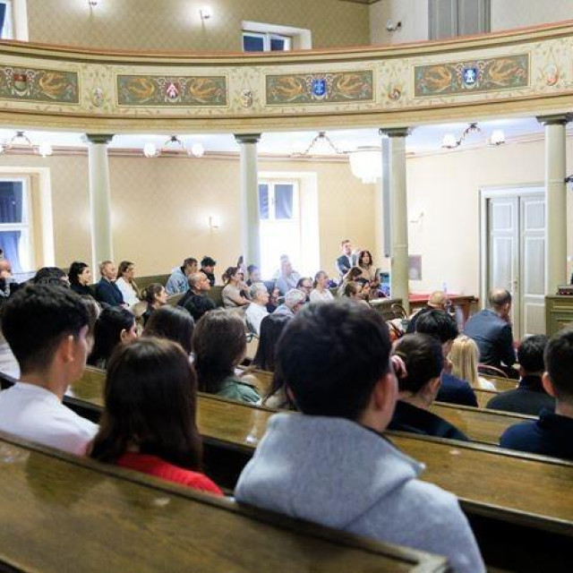 Dodjela stipendije učenicima i studentima romske nacionalne manjine