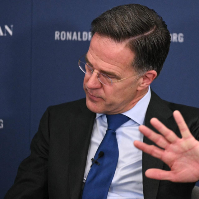 Mark Rutte tijekom konferencije za novinare u Institutu Ronald Reagan