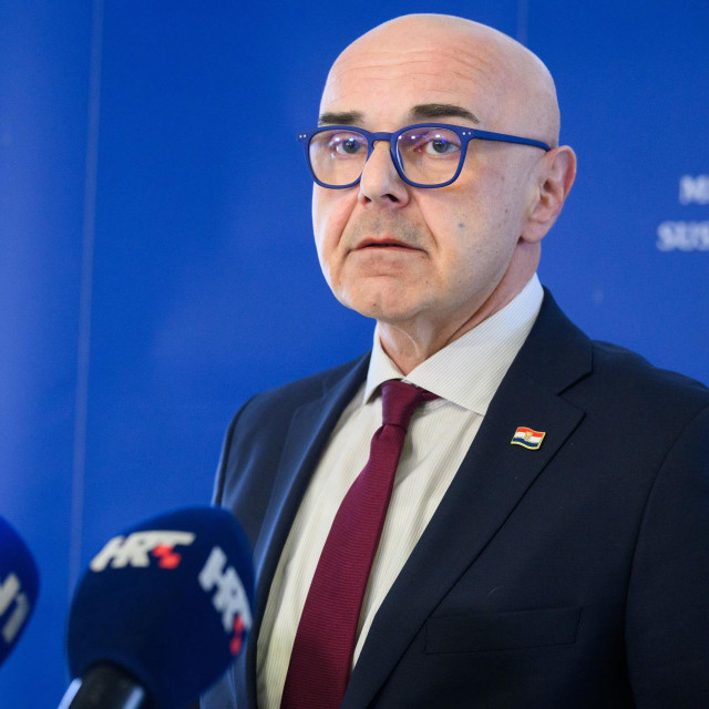 Ministar socijalne skrbi Alen Ružić održao je izvanrednu tiskovnu konferenciju