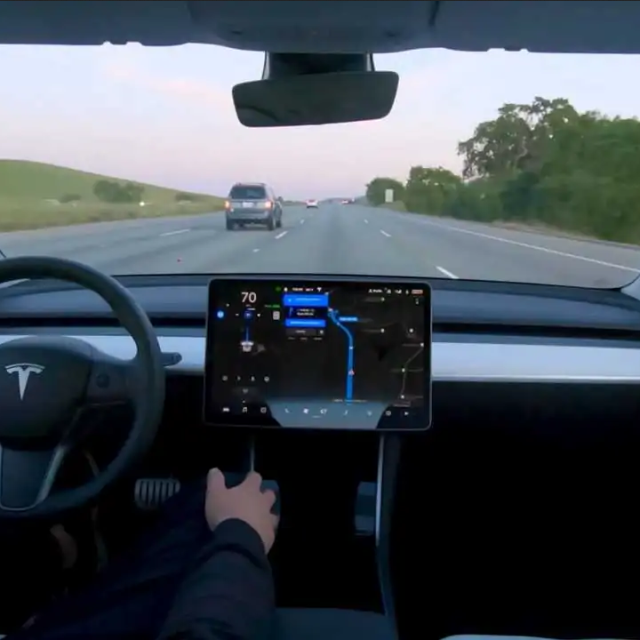 Tesla Full Self Driving (ilustracija)