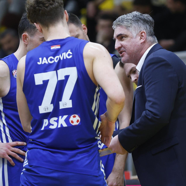 Damir Mulaomerović s igračima