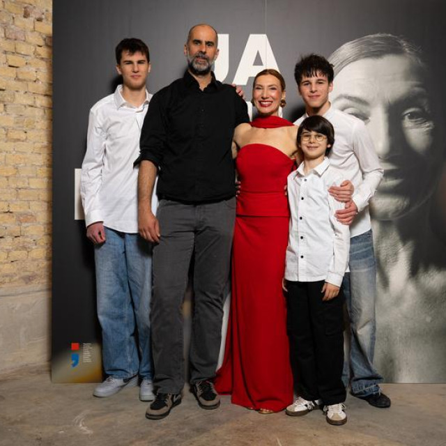 Daria Lorenci Flatz sa suprugom i sinovima