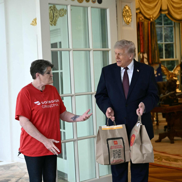 Donald Trump s vrećicama iz McDonaldsa