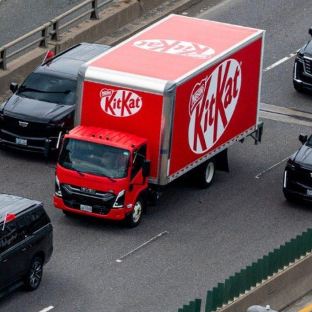 KitKat kamion pod pratnjom