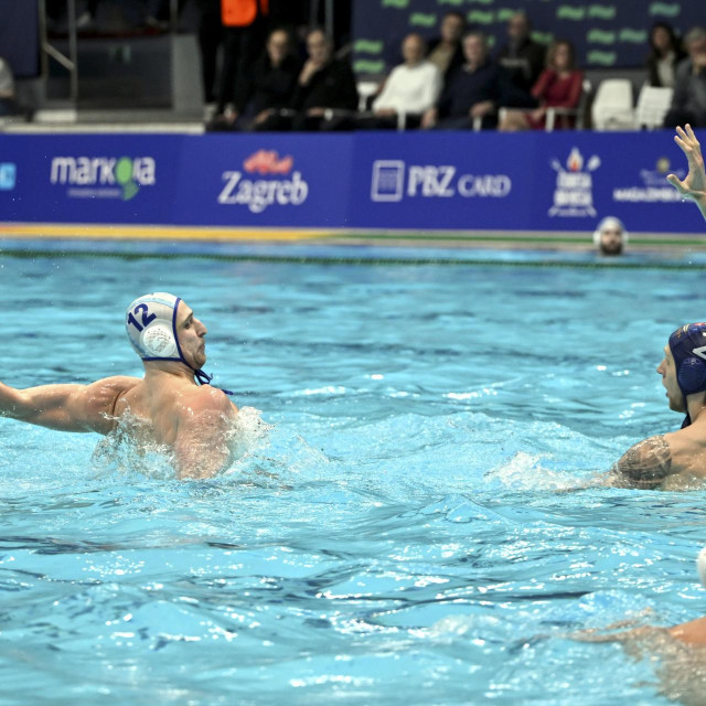 Etnički Rusi, sada pod drugim zastavama - Konstantin Harkov (bijei, Hrvatska) i Dmitrij Holod (plavi, Crna Gora)