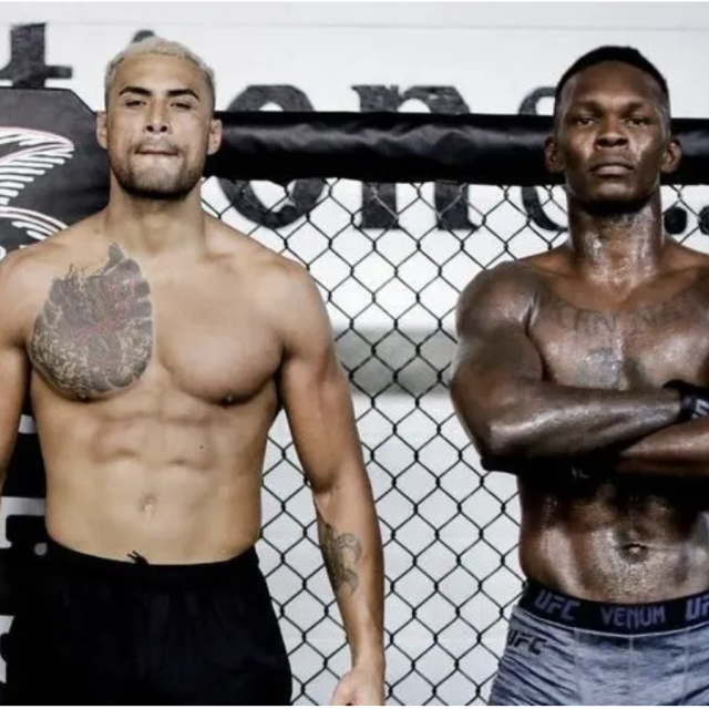 Carlos Ulberg (lijevo) i Israel Adesanya (desno)