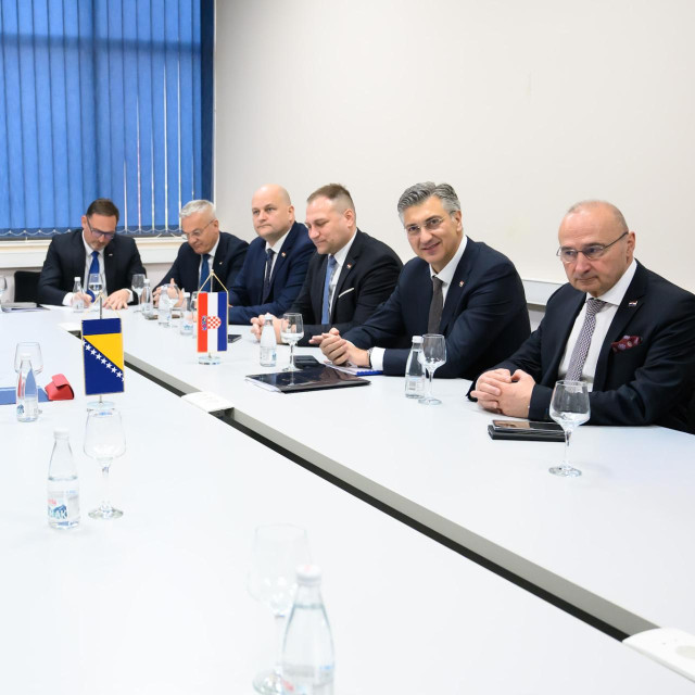 Sastanak Plenkovića s predstavnicima pet hrvatskih stranaka u BiH