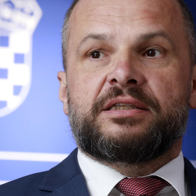 Siniša Hajdaš Dončić
 