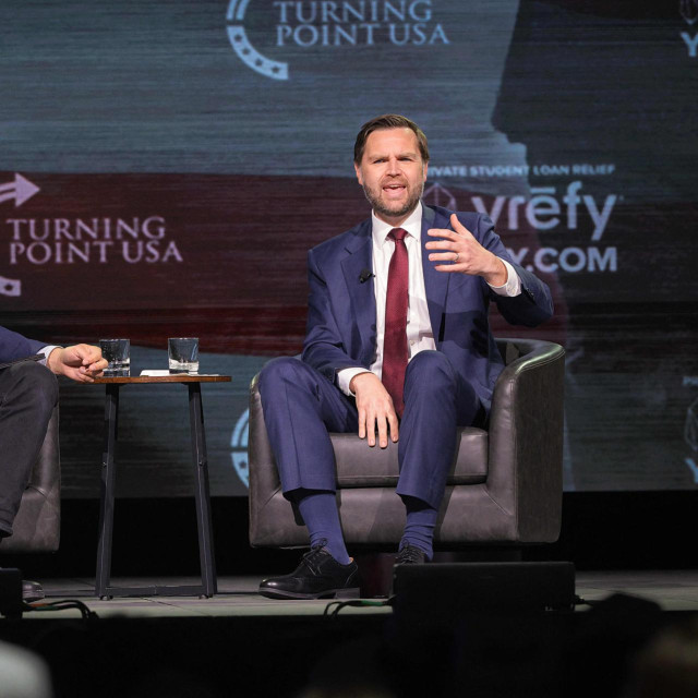 JD Vance (desno) na događaju Turning Point USA