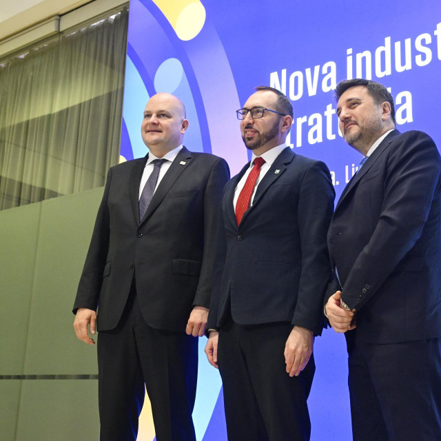 Ministar gospodarstva Ante Šušnjar, gradonačelnik Zagreba Tomislav Tomašević i glavni urednik Jutarnjeg lista Goran Ogurlić