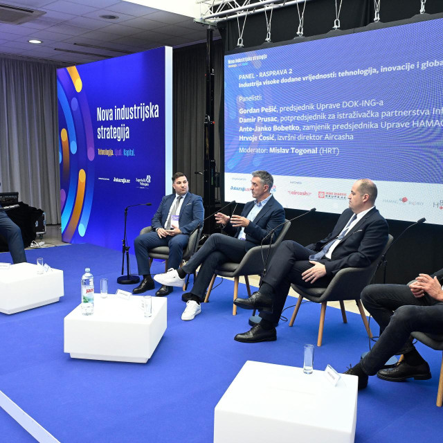 Predsjednik Uprave DOK-ING-a Gordan Pešić, član Uprave Infobipa Damir Prusac, zamjenik predsjednika Uprave HAMAG-BICRO-a Ante Janko Bobetko i izvršni direktor Aircasha Hrvoje Ćosić