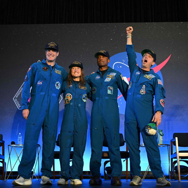 Jeremy Hansen, Christina Koch, Victor Glover i Reid Wiseman 