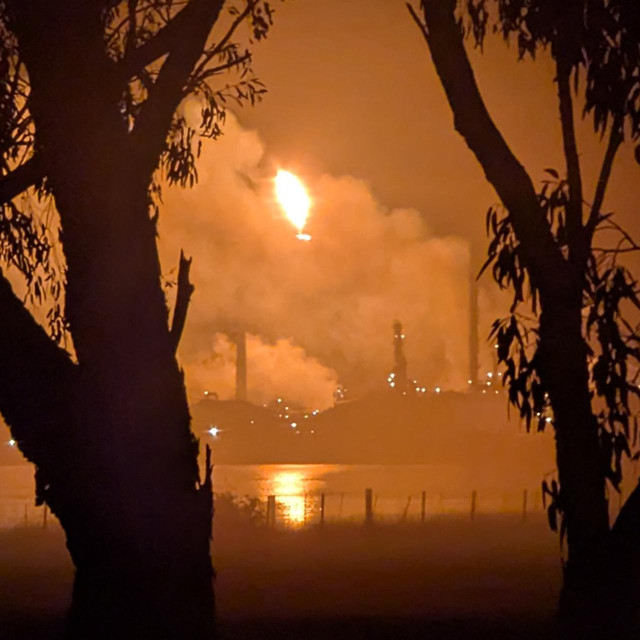 Požar u Viva Oil rafineriji u Geelongu