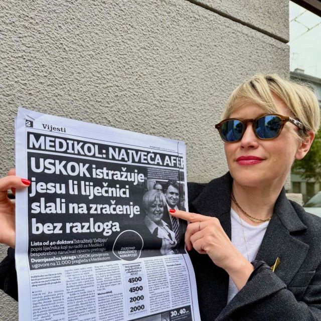 Ivana Kekin s kopijom teksta Jutarnjeg lista