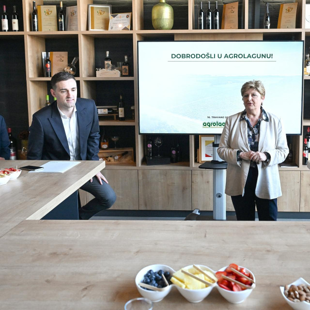 Konferencija o novim investicijama i planovima u Agrolaguni.
Kušaona Festigia
Na fotografiji: Lovro Vučković, Nerina Zec