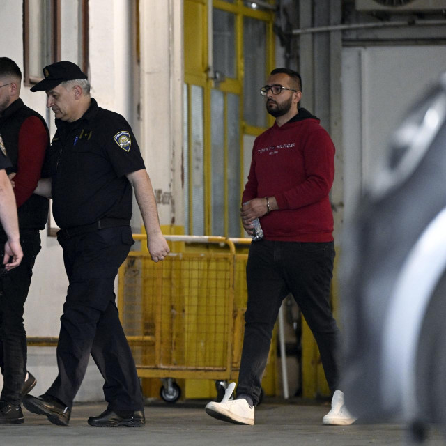 Privođenje na ispitivanje u USKOK tzv. kralja taksista Branimira Malenice, Vedrana Šišaka i ostalih osumnjičenih za malverzacije u taxi prijevozu