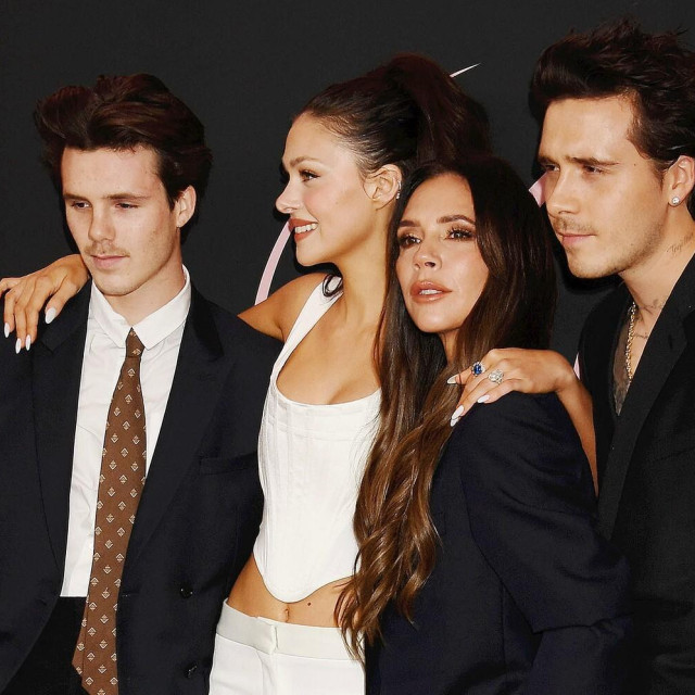 Cruz Beckham, Nicola Peltz, Victoria Beckham i Brooklyn Beckham