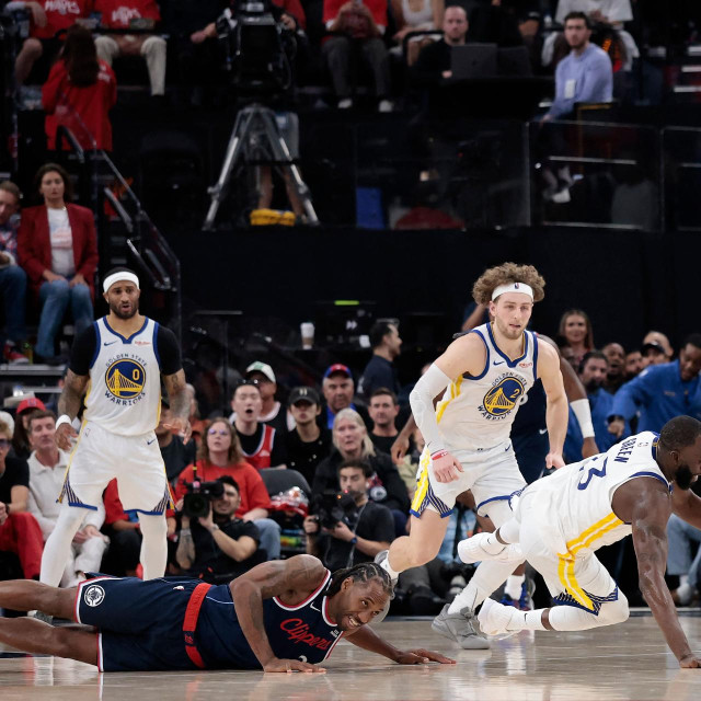 Kawhi Leonard gleda kako mu Draymond Green zaključuje sezonu, dok ga sad čekaju pregovori oko produženja ugovora s Clippersima