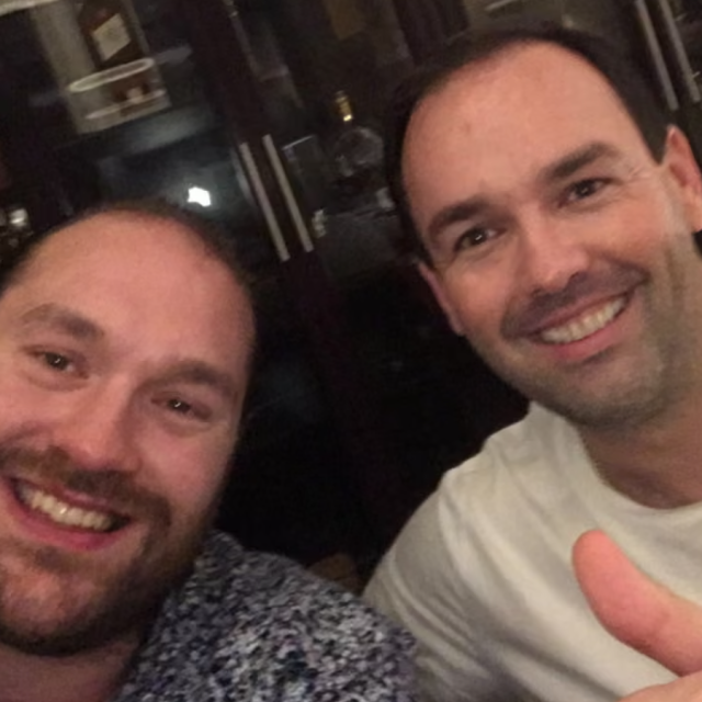 Tyson Fury (lijevo) i Daniel Kinahan (desno)