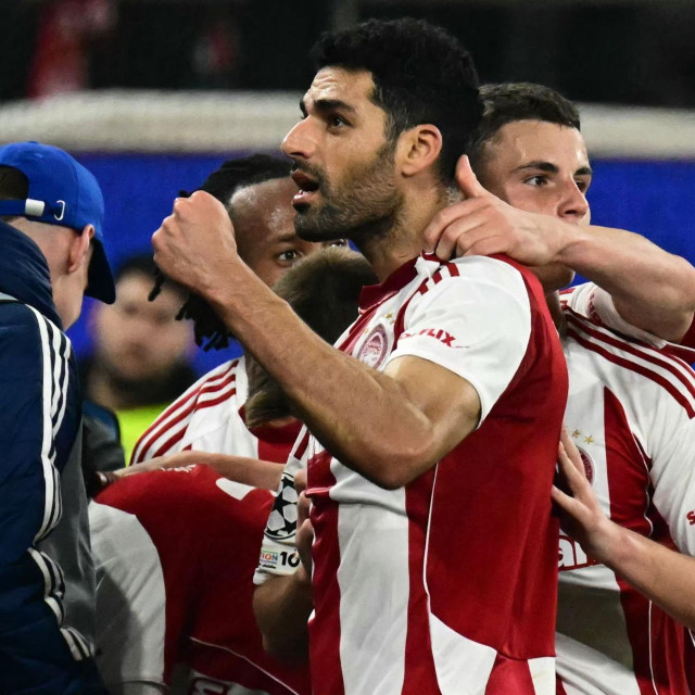 Slavlje igrača Olympiakosa koji su kao gosti pobijedili Panathinaikos