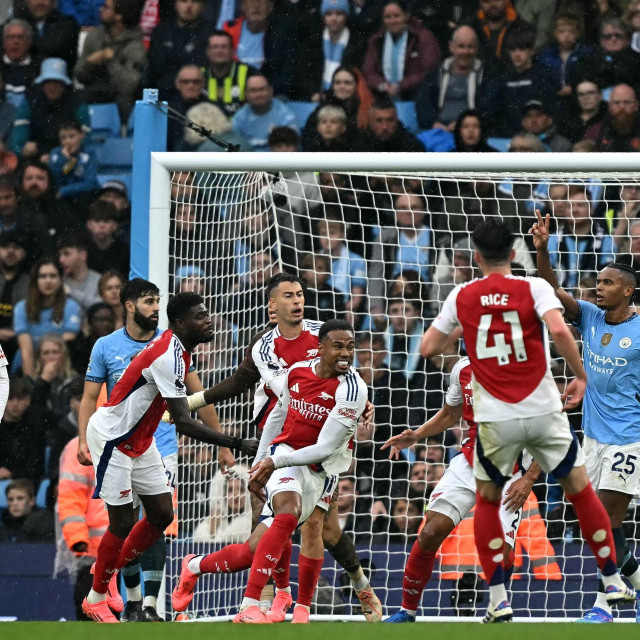 Arsenal ima tri boda više od Manchester Cityja, a pred njim je još pet ligaških utakmica, dok njegov glavni rival pred sobom ima jedan dvoboj više