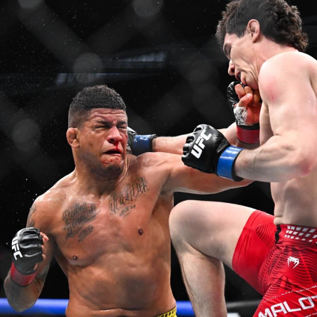 Gilbert Burns (lijevo) vs. Mike Malott (desno)