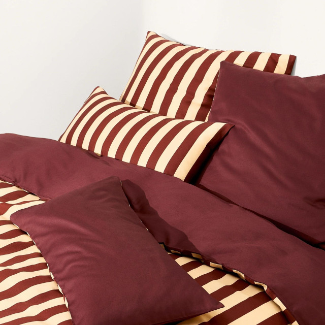 Prugasta navlaka za poplun od pamučnog satena Zani; Bordo, boja šampanjca - od 59,99 do 99 eura
 