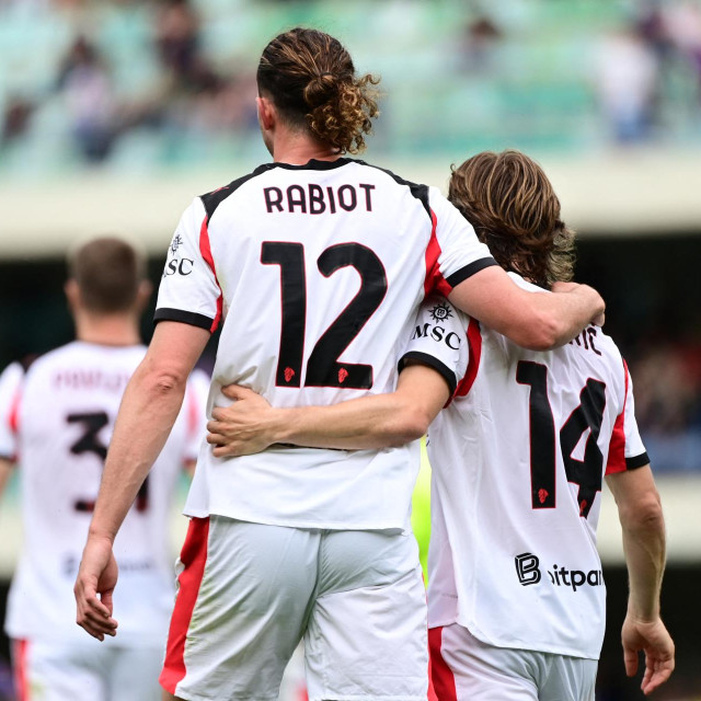 Adrien Rabiot i Luka Modrić u zagrljaju