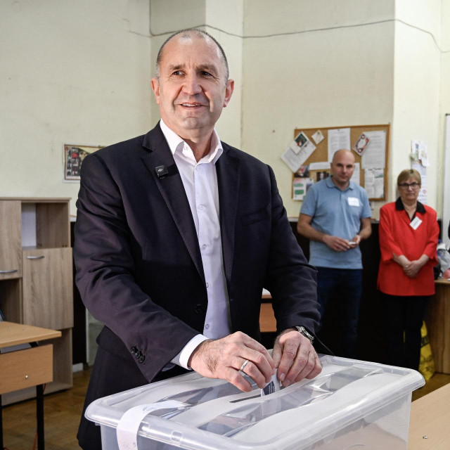 Rumen Radev glasa na parlamentiranim izborima u nedjelju