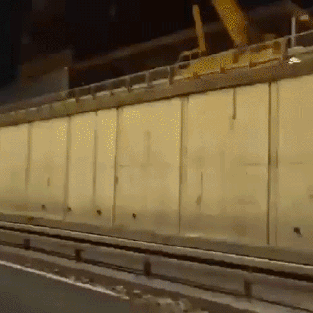 Grafit u podvožnjaku kod Vjesnika
